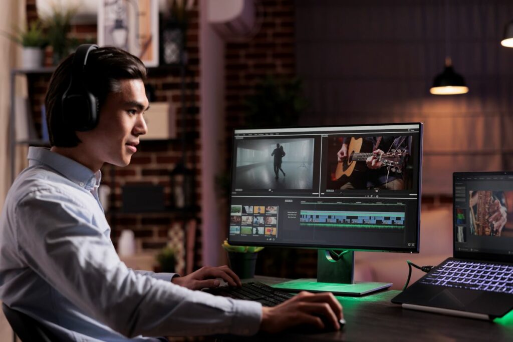 Editor de vídeo editando montagem de filme de áudio com software de pós-produção no computador.